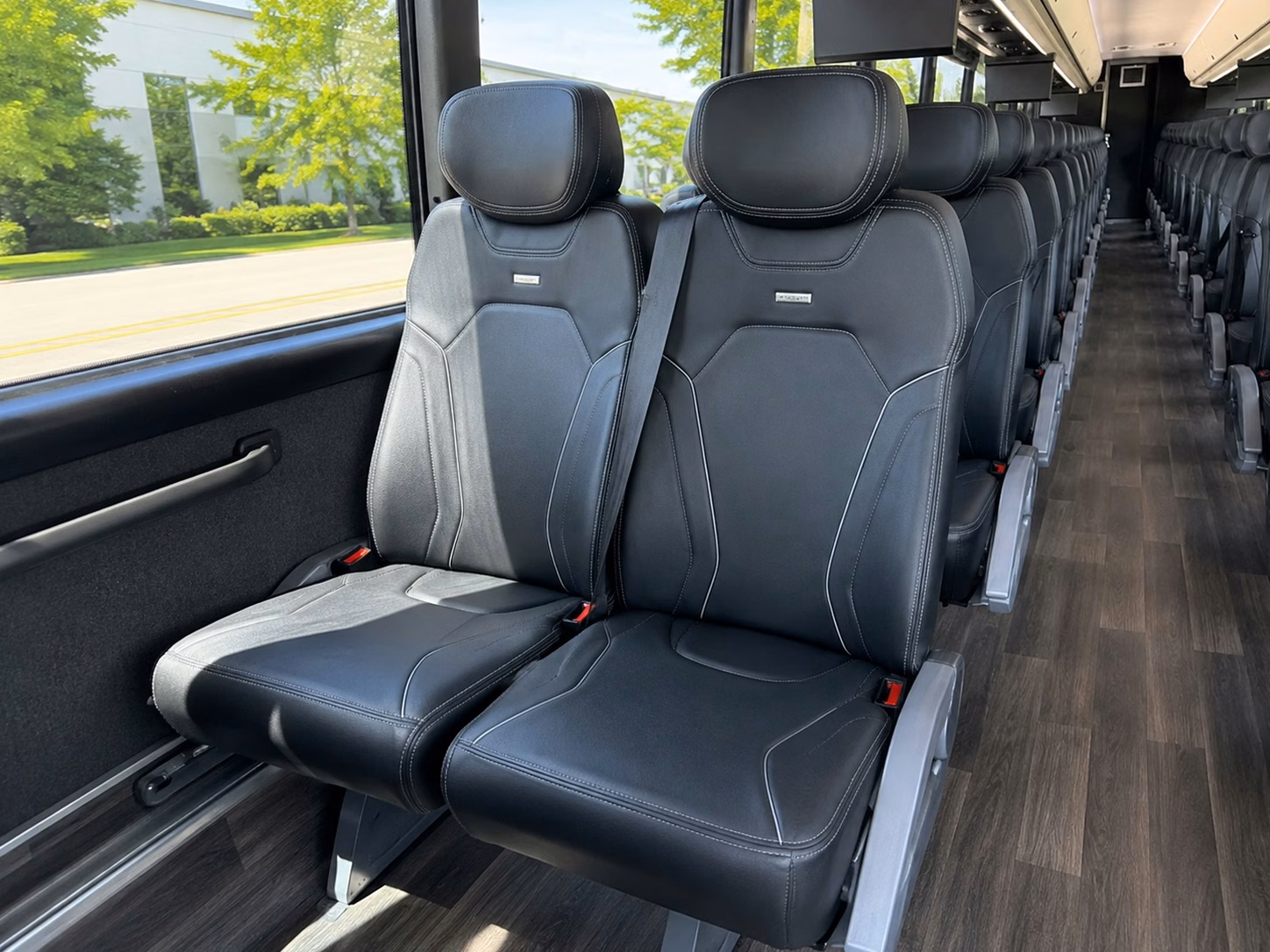 shuttle your guests between st louis park hotels and wedding venues without the stress